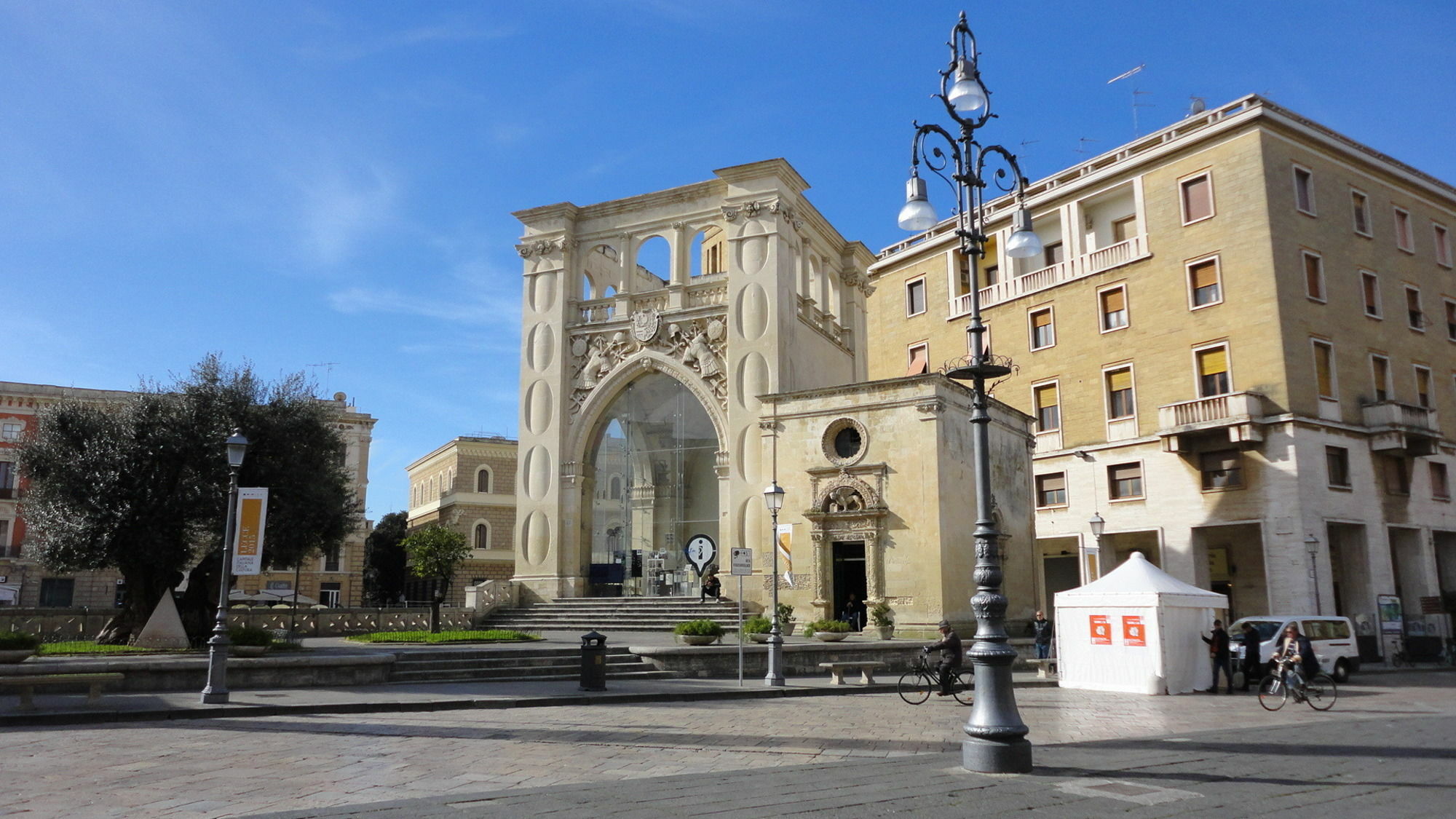 לינה וארוחת בוקר לצ'ה Piazza Salento מראה חיצוני תמונה
